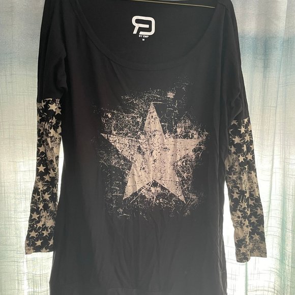 BNWOT grunge-style star top from EMP size M - Picture 2 of 5